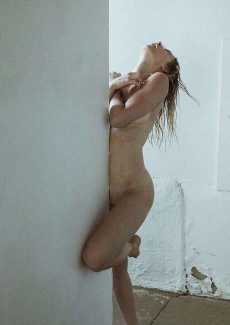 Naakte gelekte OnlyFans-foto van Lauren Bonner