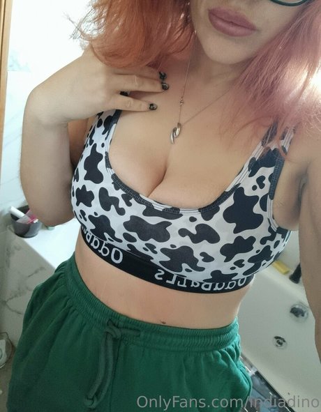 Naakte gelekte OnlyFans-foto van Indiadino