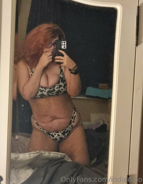 Naakte gelekte OnlyFans-foto van Indiadino