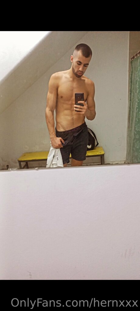 Naakte gelekte OnlyFans-foto van Hernxxx