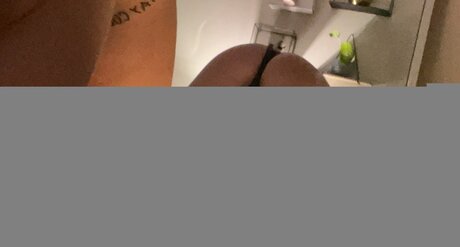 Naakte gelekte OnlyFans-foto van Mayeebabezzz