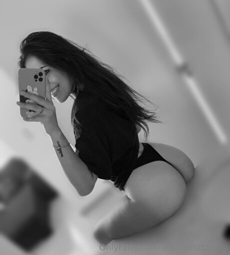 Naakte gelekte OnlyFans-foto van Alisonanittaonly