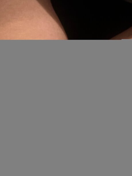 Naakte gelekte OnlyFans-foto van Mommymik