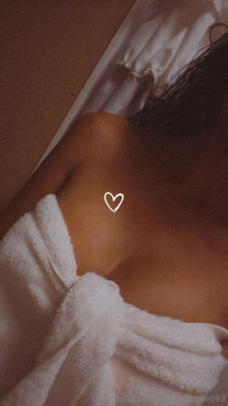 Naakte gelekte OnlyFans-foto van Asiancupcake093