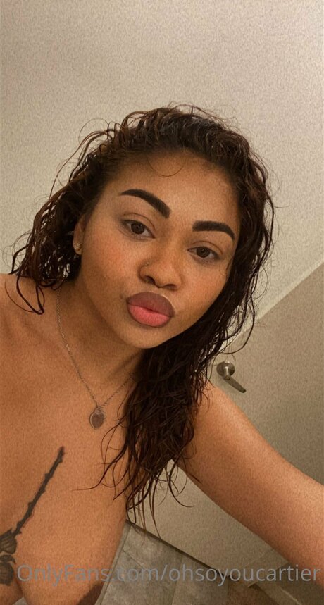 Naakte gelekte OnlyFans-foto van Ohhsoyoucartier