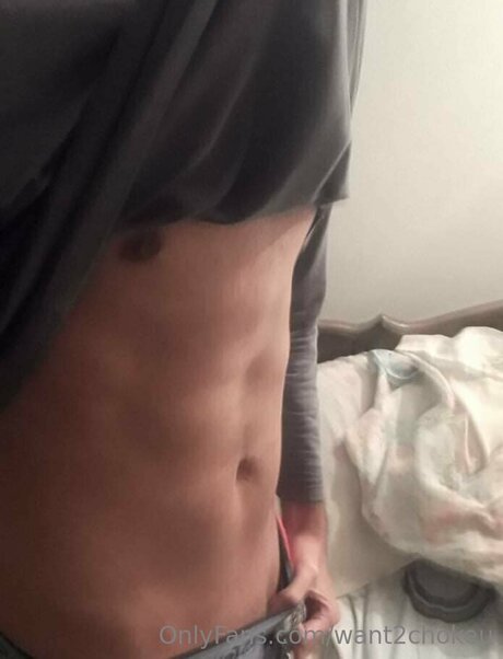 Naakte gelekte OnlyFans-foto van Want2chokeu