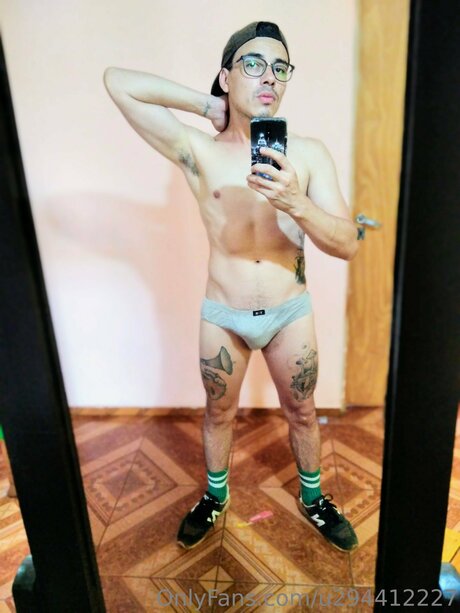 Naakte gelekte OnlyFans-foto van Lleans