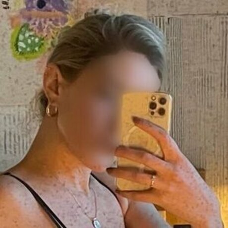 Naakte gelekte OnlyFans-foto van Olivia May Nyc