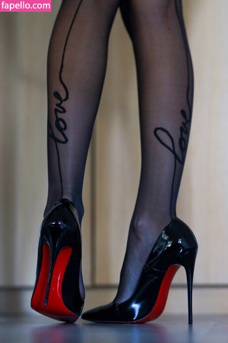 Naakte gelekte OnlyFans-foto van Excinderella