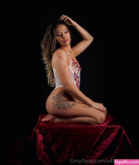 Naakte gelekte OnlyFans-foto van Leanabge