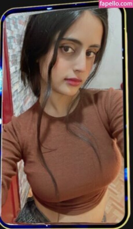 Naakte gelekte OnlyFans-foto van Mandodari