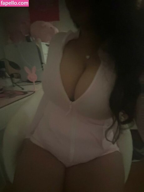 Naakte gelekte OnlyFans-foto van Pinkhealz Xyshams
