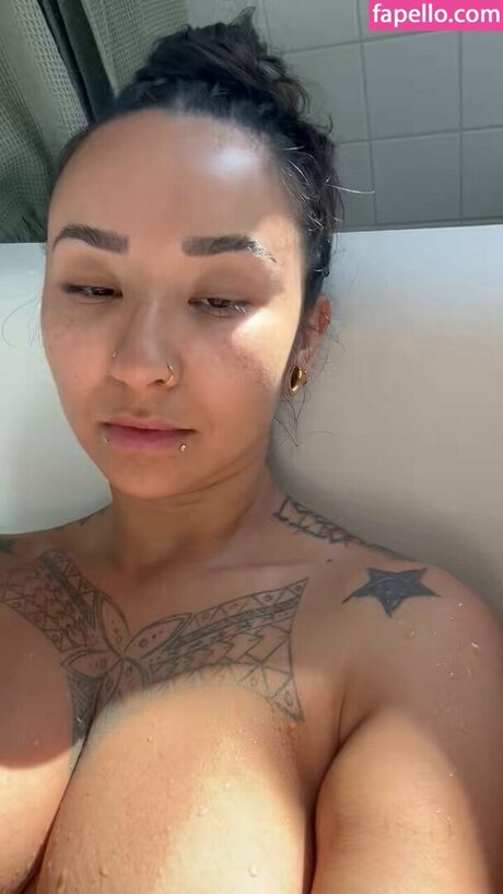 Naakte gelekte OnlyFans-foto van Ruby Renegade