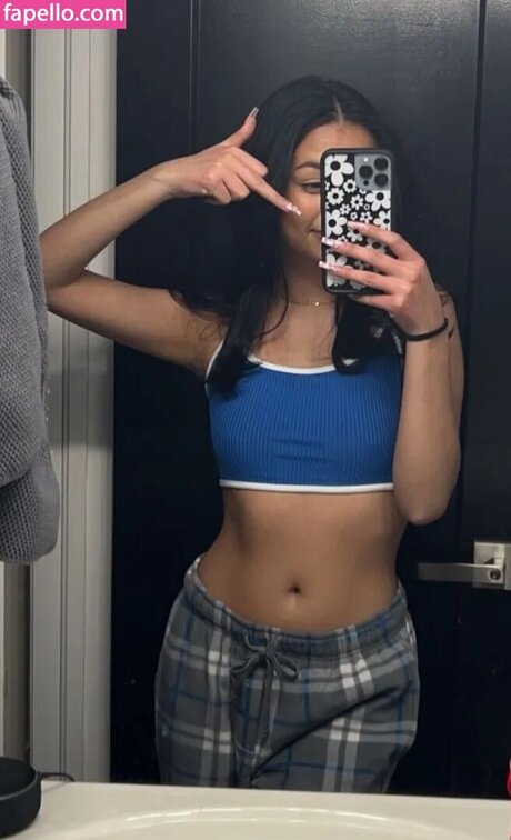 Naakte gelekte OnlyFans-foto van Nina Eastman