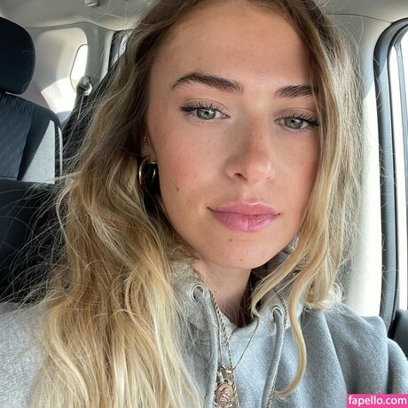 Naakte gelekte OnlyFans-foto van Roromuffins