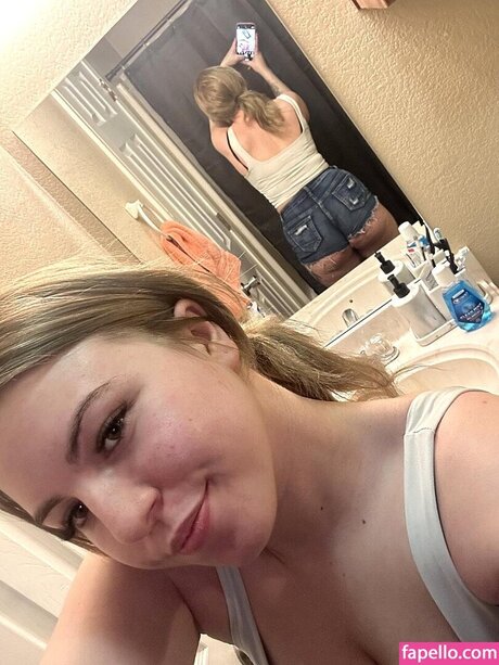 Naakte gelekte OnlyFans-foto van Kayla Bumsy