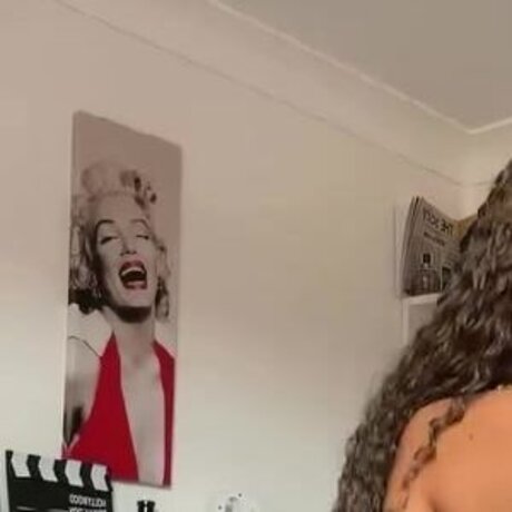 Naakte gelekte OnlyFans-foto van Aylawingx