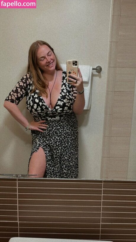 Naakte gelekte OnlyFans-foto van Katie Moran
