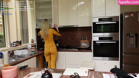 Naakte gelekte OnlyFans-foto van Bubbell