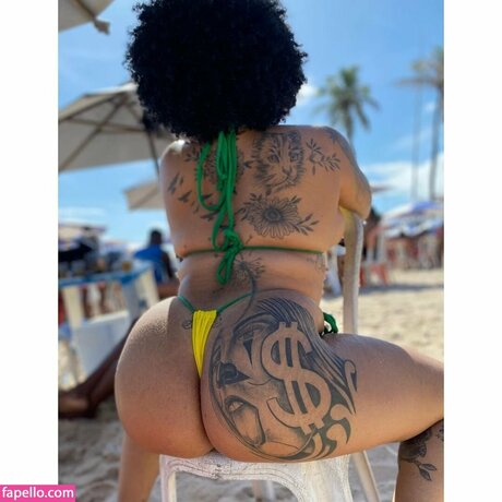 Naakte gelekte OnlyFans-foto van Karol De Souza