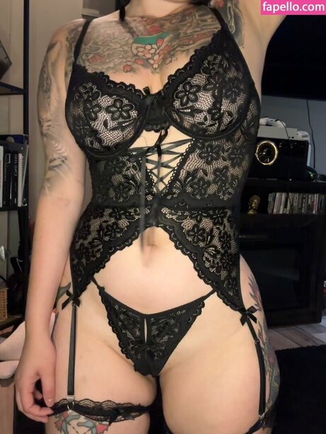 Naakte gelekte OnlyFans-foto van Shakinmyashe