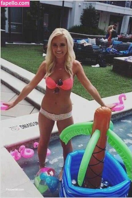 Naakte gelekte OnlyFans-foto van Tomilahren