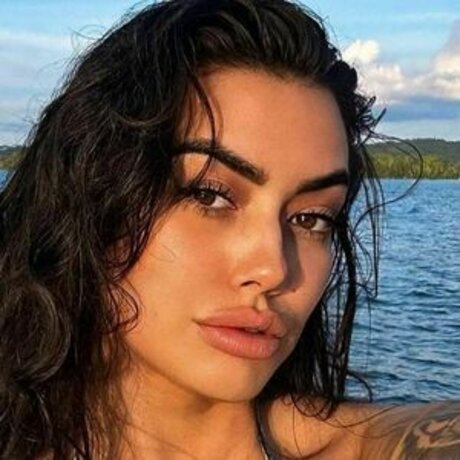 Naakte gelekte OnlyFans-foto van Katiedaddy