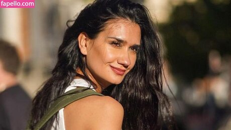 Naakte gelekte OnlyFans-foto van Momi Giardina