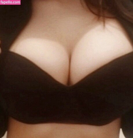 Naakte gelekte OnlyFans-foto van Lolapinky