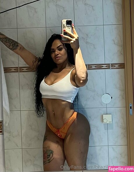 Naakte gelekte OnlyFans-foto van Brazilianbeautye