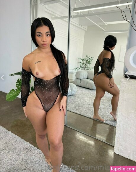 Naakte gelekte OnlyFans-foto van Miss Cindy