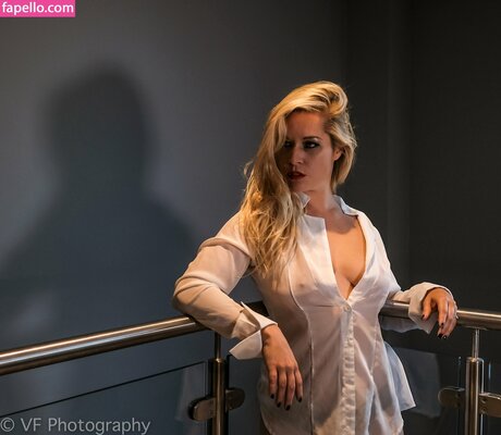Naakte gelekte OnlyFans-foto van Eve On Adultfolio