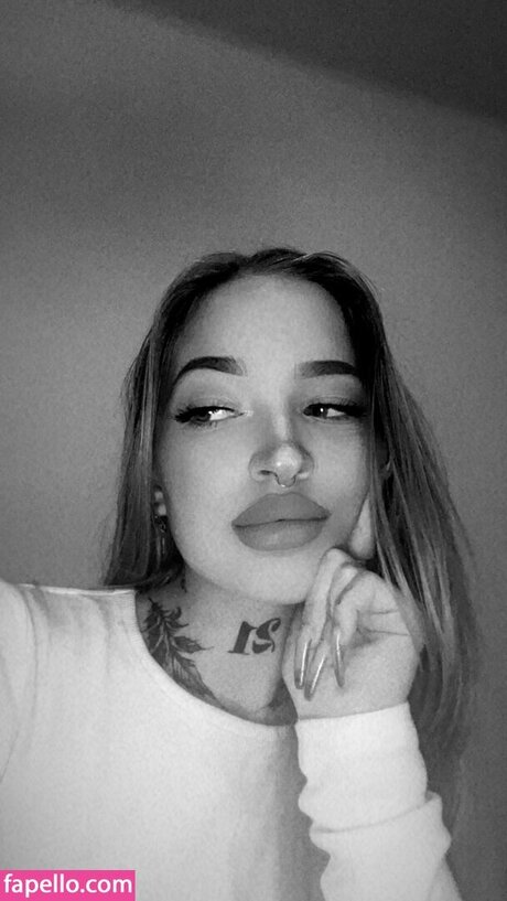 Naakte gelekte OnlyFans-foto van Szaszybaby