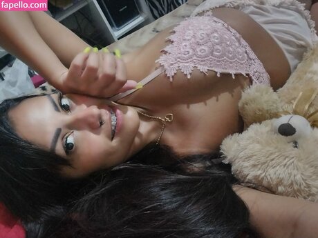 Naakte gelekte OnlyFans-foto van Renatinhaninfo1