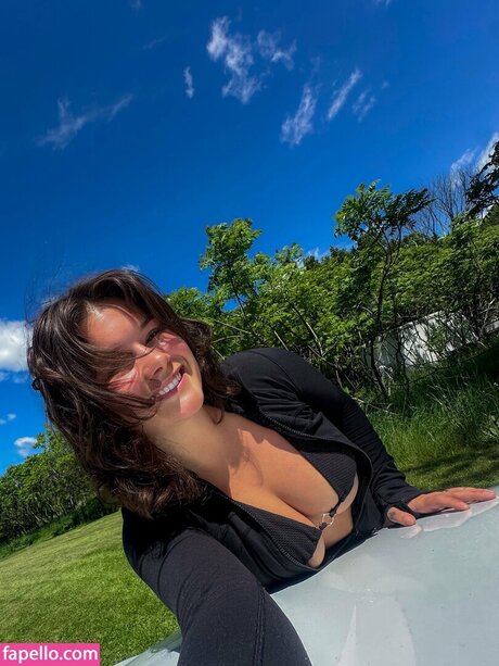 Naakte gelekte OnlyFans-foto van Lunabrookevt