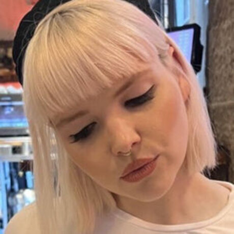Naakte gelekte OnlyFans-foto van Amelia Bayler