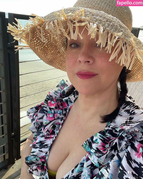 Jennifer Tilly