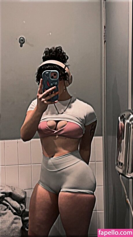 Naakte gelekte OnlyFans-foto van Cleoxsugar