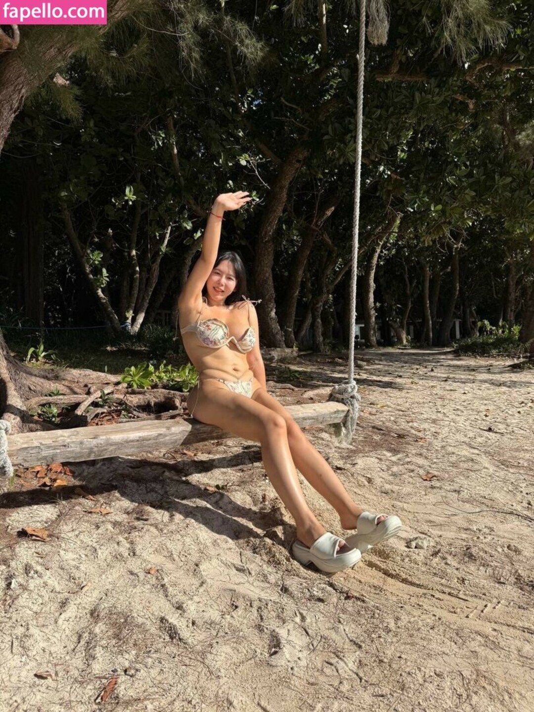 Naakte gelekte OnlyFans-foto van Ursenseinina #4 Naakte gelekte OnlyFans-foto van Ursenseinina #4