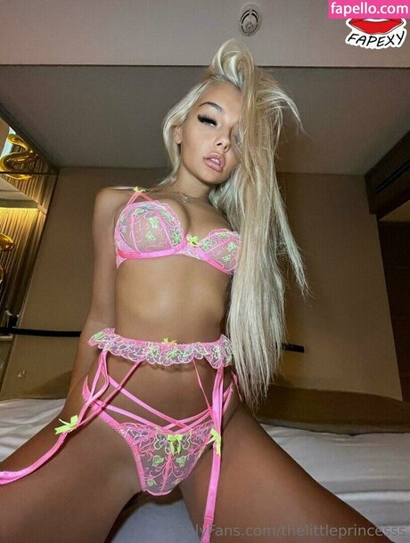 Naakte gelekte OnlyFans-foto van Thellttleprincesss