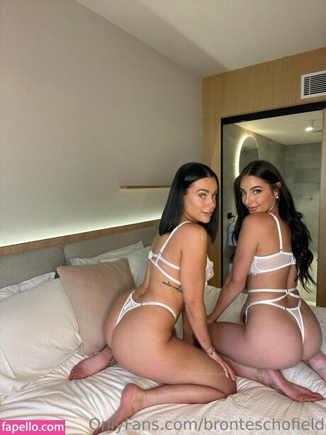 Naakte gelekte OnlyFans-foto van Bronte Schofield