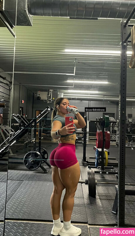 Naakte gelekte OnlyFans-foto van Kaitlinnkfit