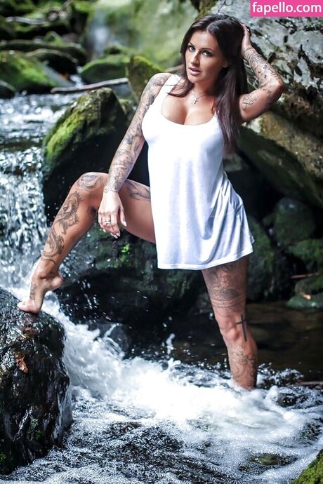 Naakte gelekte OnlyFans-foto van Jasmin Ruehle