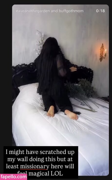 Naakte gelekte OnlyFans-foto van Buffgothmom