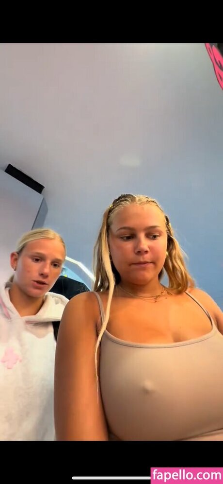 Naakte gelekte OnlyFans-foto van Avery Bracher