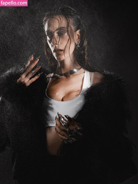 Naakte gelekte OnlyFans-foto van Maghla