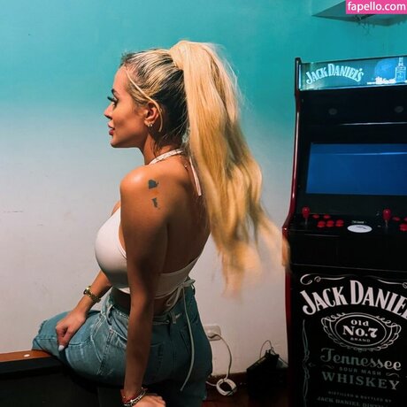 Naakte gelekte OnlyFans-foto van Antonela Pane