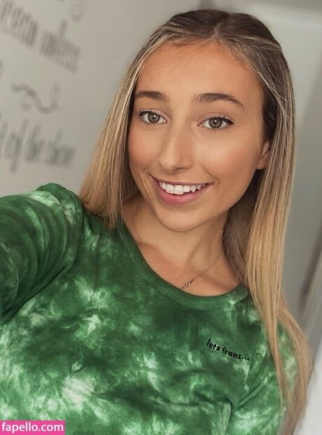 Naakte gelekte OnlyFans-foto van Chlo  Matt