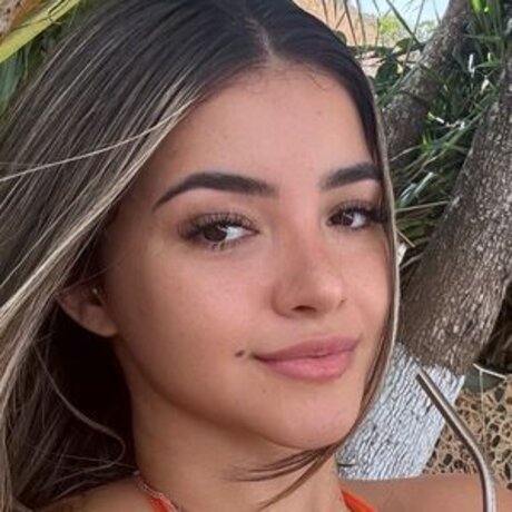 Naakte gelekte OnlyFans-foto van Larissa Esther