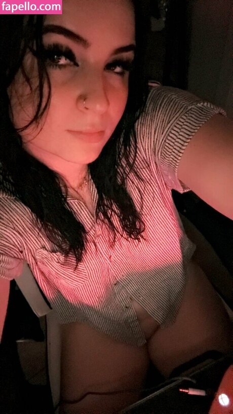 Naakte gelekte OnlyFans-foto van Trinty Wilson
